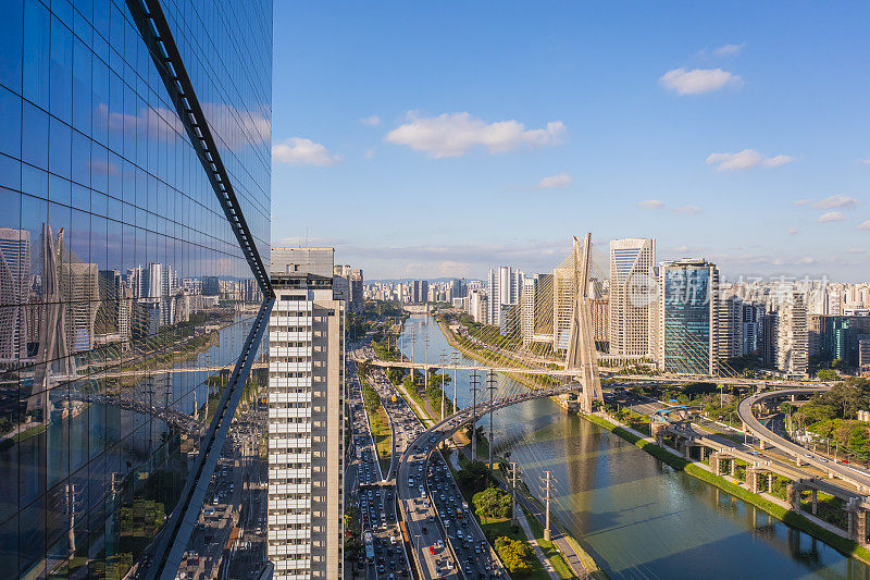 São Paulo Marginal Pinheiros Bridge in the reflections of a mirror building.